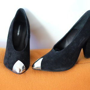 NYE! New SURFACE TO AIR 'Serra' Kick Black Suede Chrome Toe Pumps Heels - Size 7